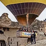 Phocas Cave מלון