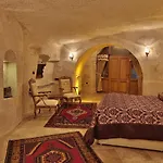 מלון Phocas Cave 2*