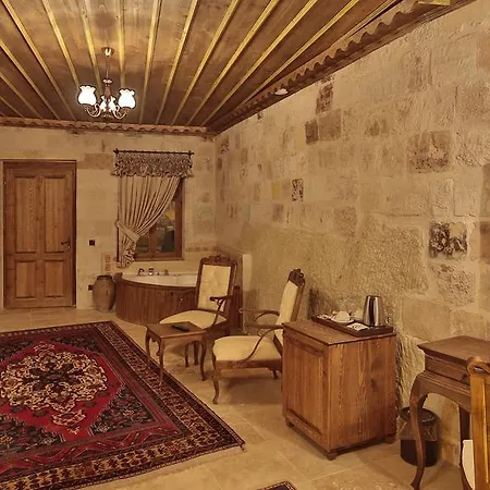 浦卡斯洞穴套房酒店