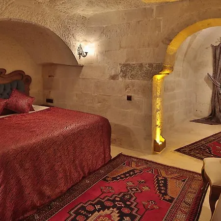 浦卡斯洞穴套房酒店