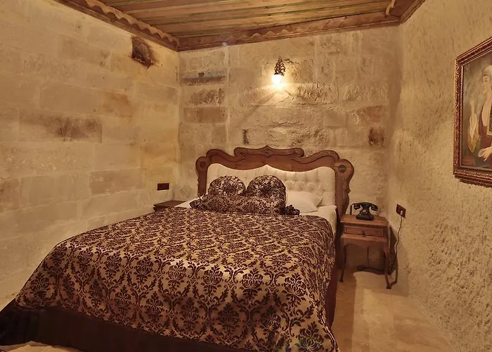 Phocas Cave מלון 2*